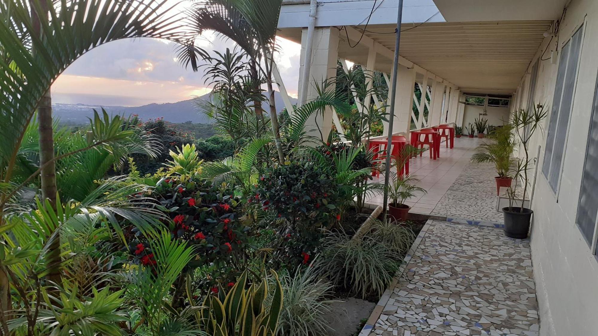 Dave Parker Eco Lodge Hotel Апиа Экстерьер фото